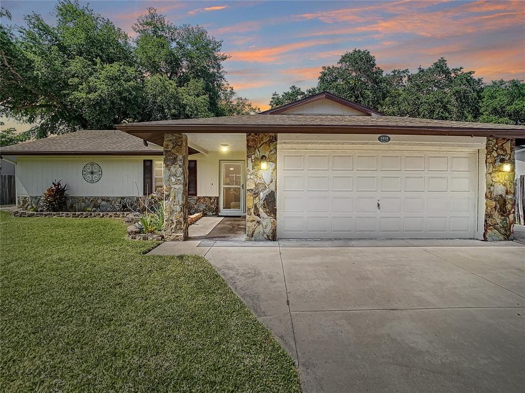1212 MARKLEY DRIVE LARGO, FL 33770