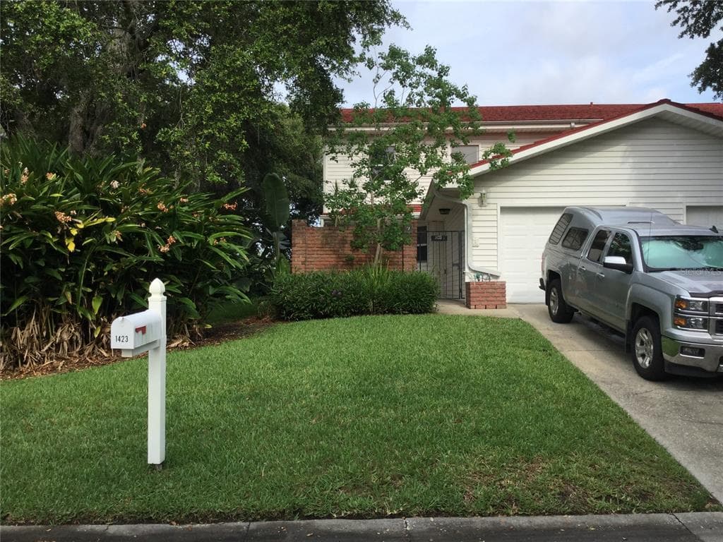 1423 WATER VIEW DRIVE W