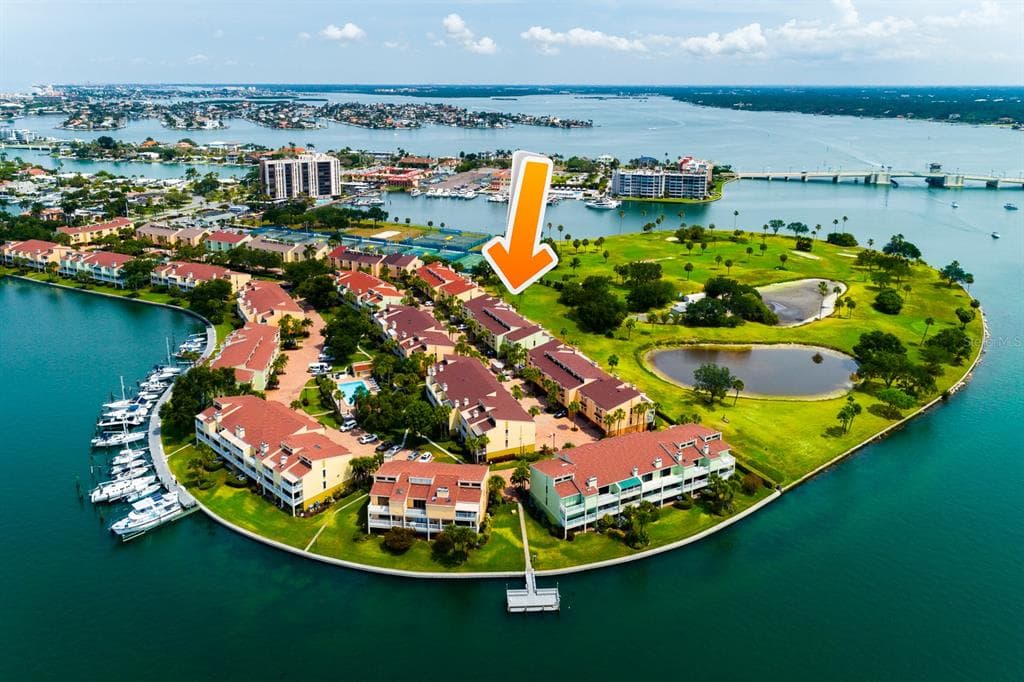 526 SANDY HOOK ROAD TREASURE ISLAND, FL 33706