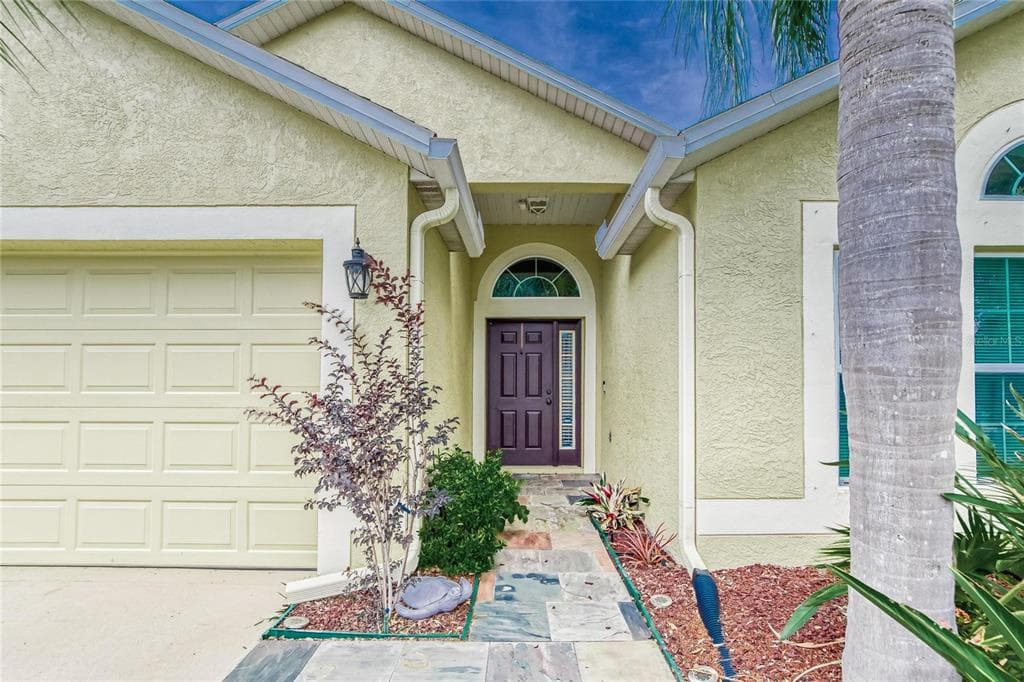 12917 LAKE VISTA DRIVE GIBSONTON, FL 33534