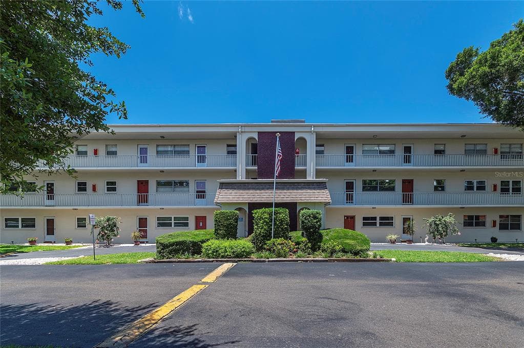 5880 38TH AVENUE N UNIT 309 ST PETERSBURG, FL 33710