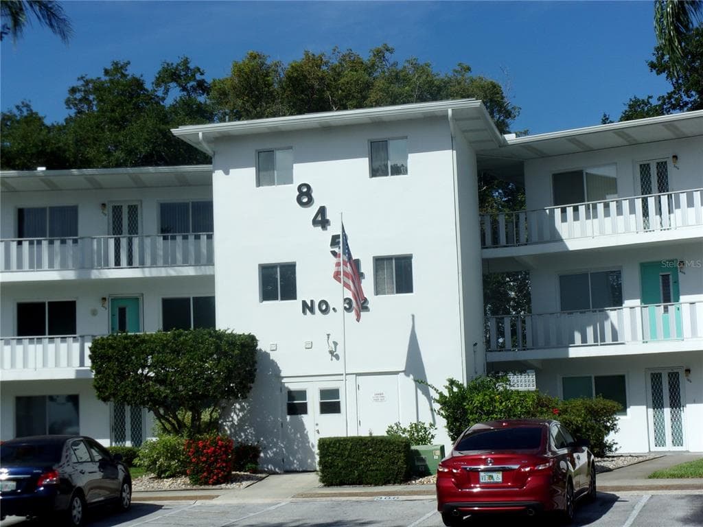 8454 111TH STREET UNIT 203 SEMINOLE, FL 33772