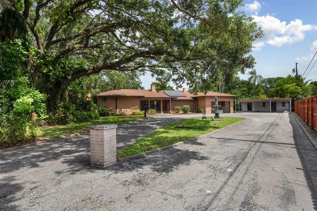 5460 JOES CREEK DRIVE N ST PETERSBURG, FL 33709