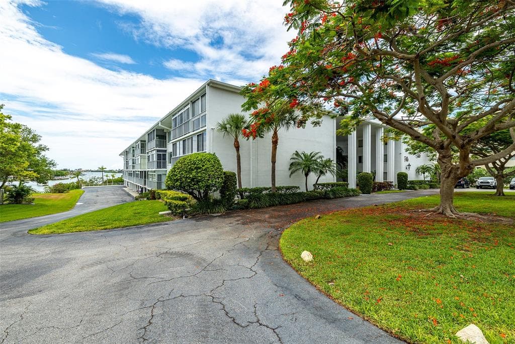 50 HARBOR VIEW LANE UNIT 28