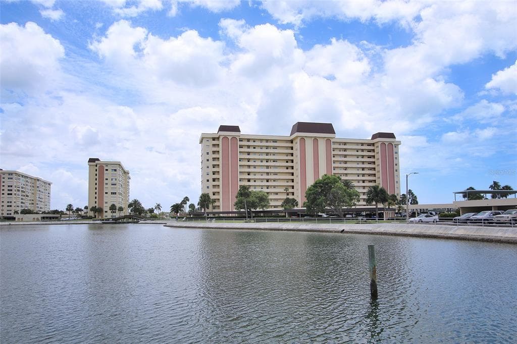 4775 COVE CIRCLE UNIT 1202 MADEIRA BEACH, FL 33708