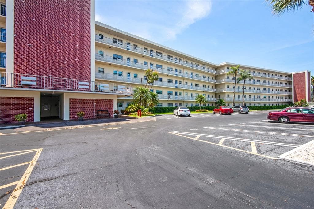 5575 GULF BOULEVARD UNIT 323 ST PETE BEACH, FL 33706