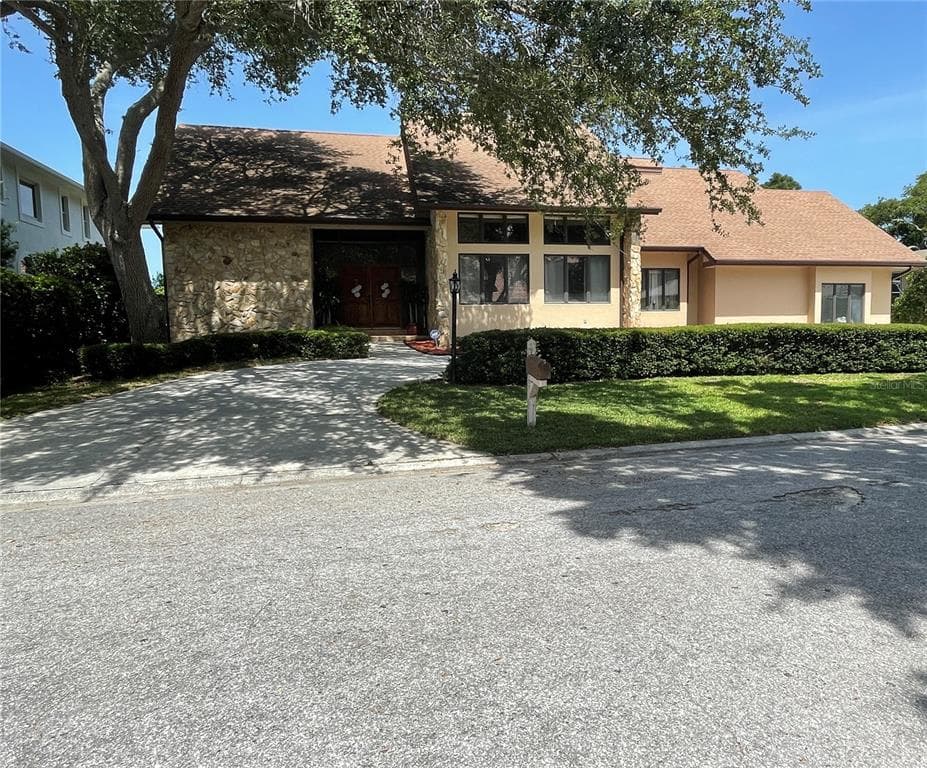 7238 HUNT CLUB LANE