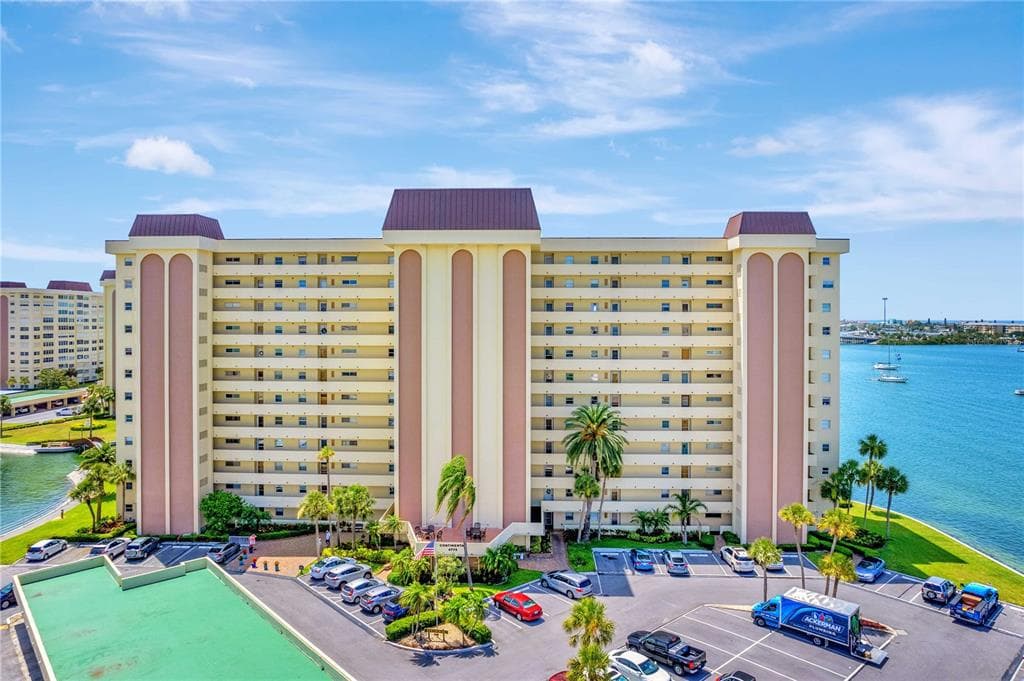 4775 COVE CIRCLE UNIT 103 ST PETERSBURG, FL 33708