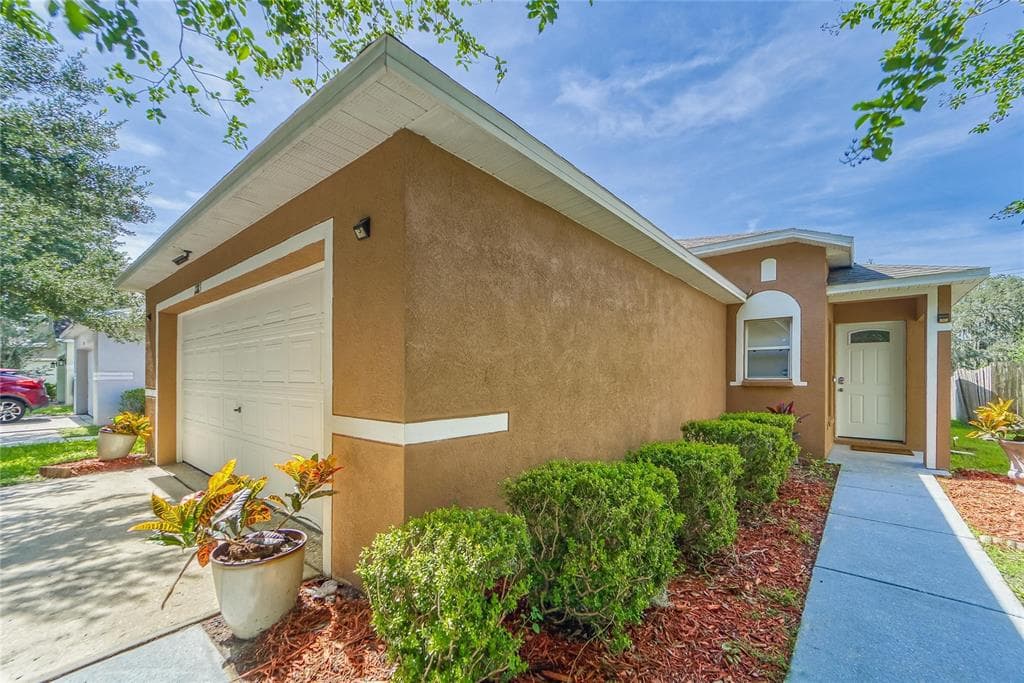 11813 MANGO CROSS COURT SEFFNER, FL 33584
