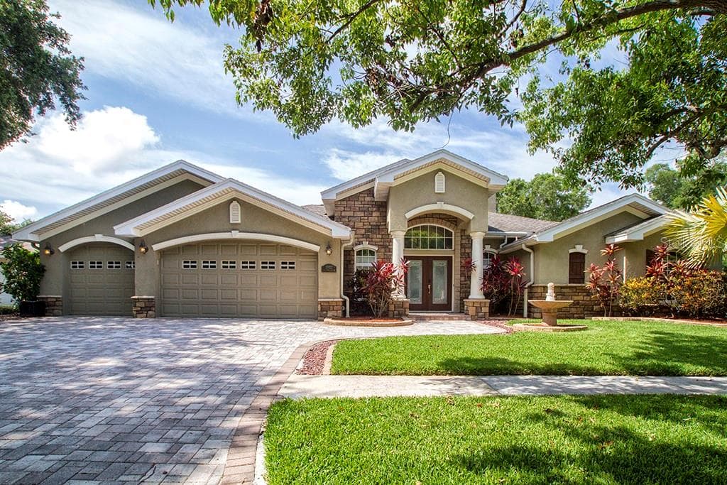 13922 OAK FOREST BOULEVARD N SEMINOLE, FL 33776
