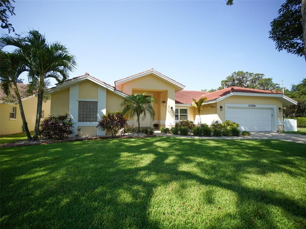 11598 SHELLY CIRCLE SEMINOLE, FL 33772