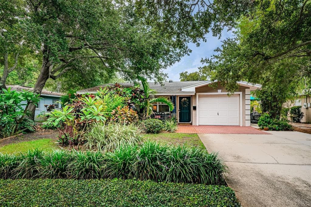 8228 29TH AVENUE N ST PETERSBURG, FL 33710