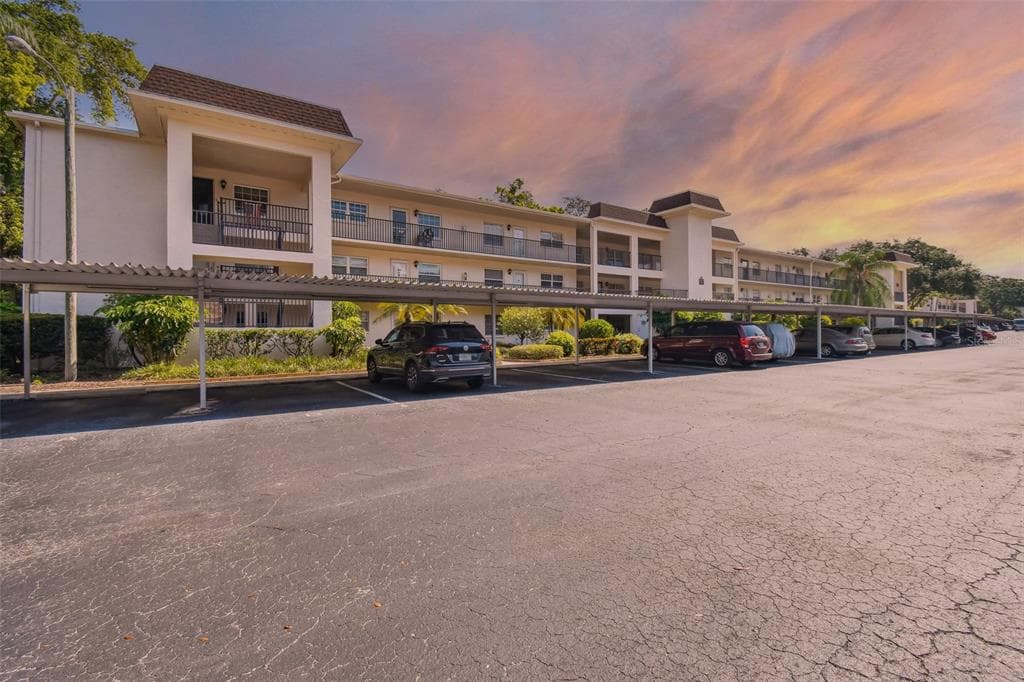 861 MAPLE COURT UNIT 302
