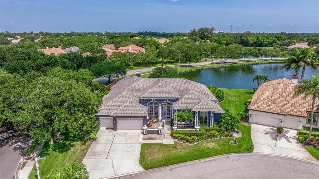 998 LAKE PLACIDO COURT NE ST PETERSBURG, FL 33703