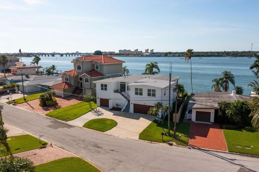 850 BAY POINT DRIVE MADEIRA BEACH, FL 33708