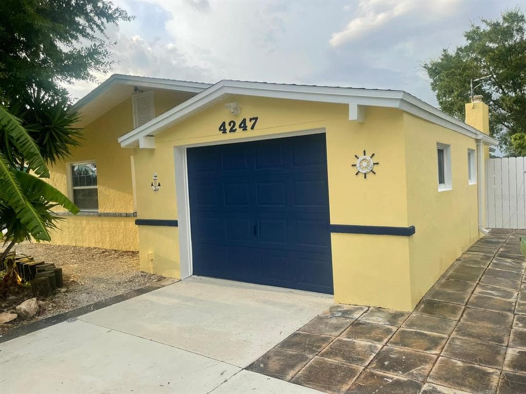 4247 FLORAMAR TERRACE NEW PORT RICHEY, FL 34652