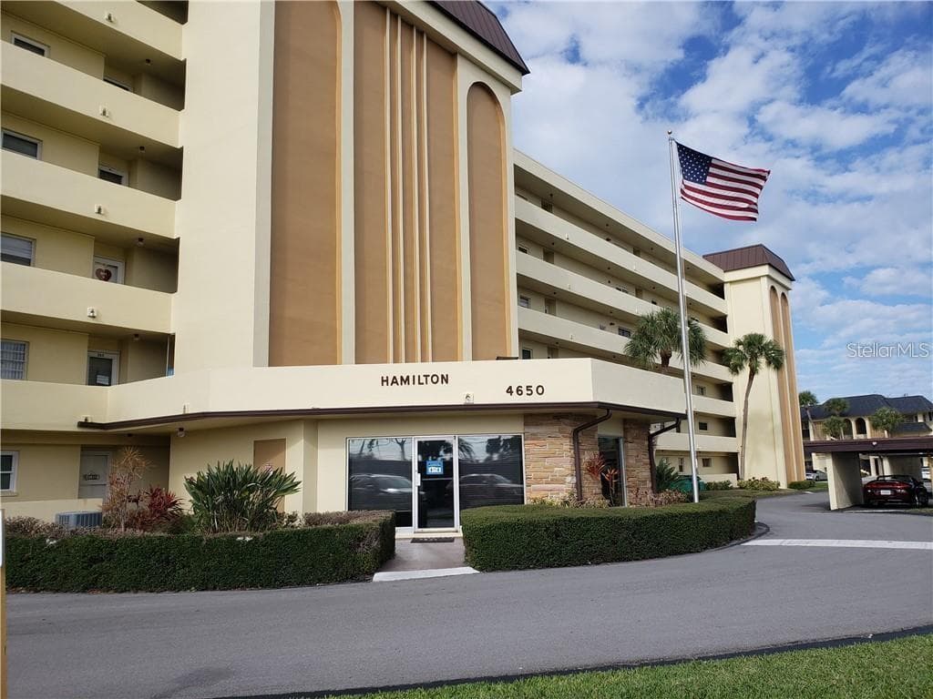 4650 COVE CIRCLE UNIT 111 ST PETERSBURG, FL 33708