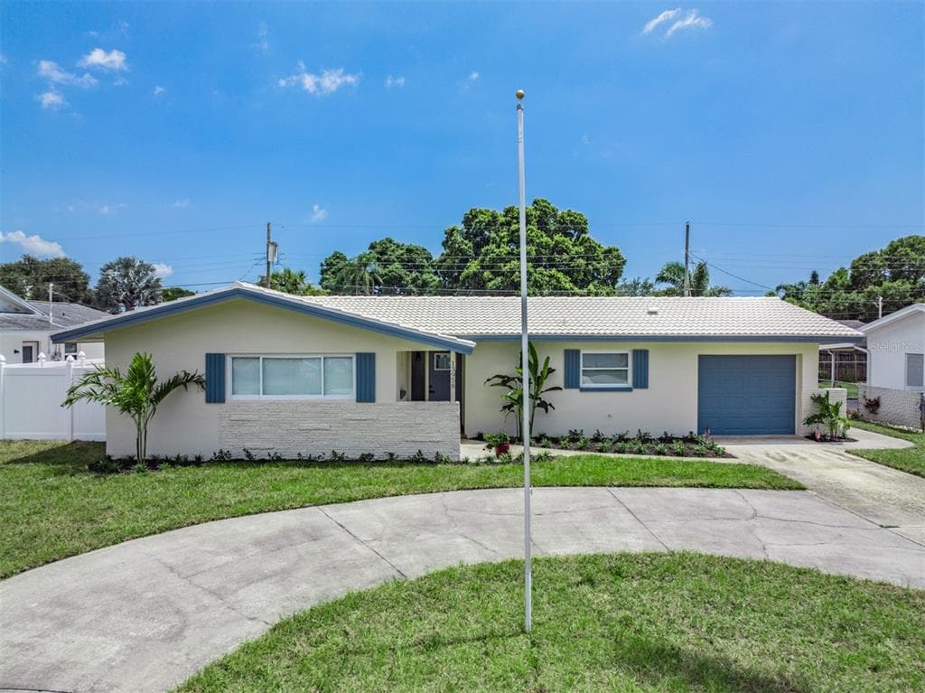 13958 ANTIGUA DRIVE SEMINOLE, FL 33776