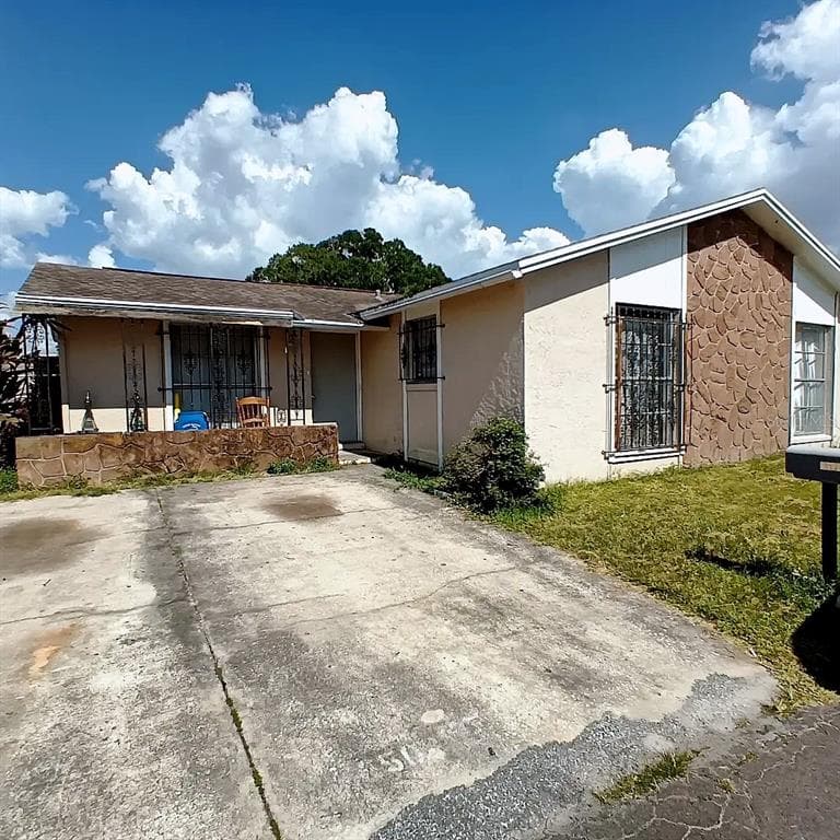 8503 AZURE COURT TAMPA, FL 33634