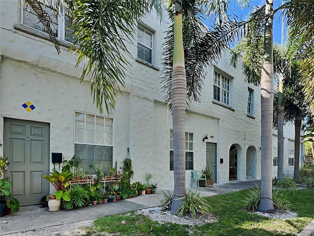 2305 W TEXAS AVENUE UNIT 2 TAMPA, FL 33629