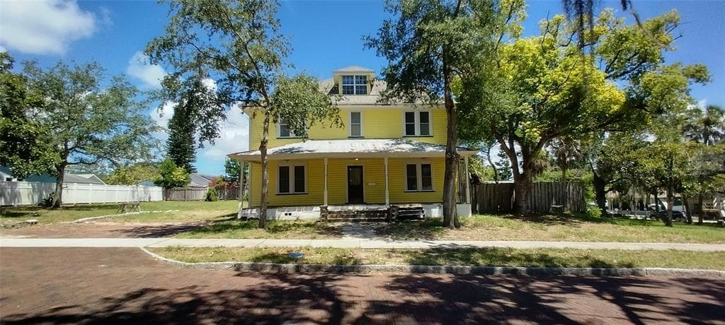 553 DIVISION STREET TARPON SPRINGS, FL 34689