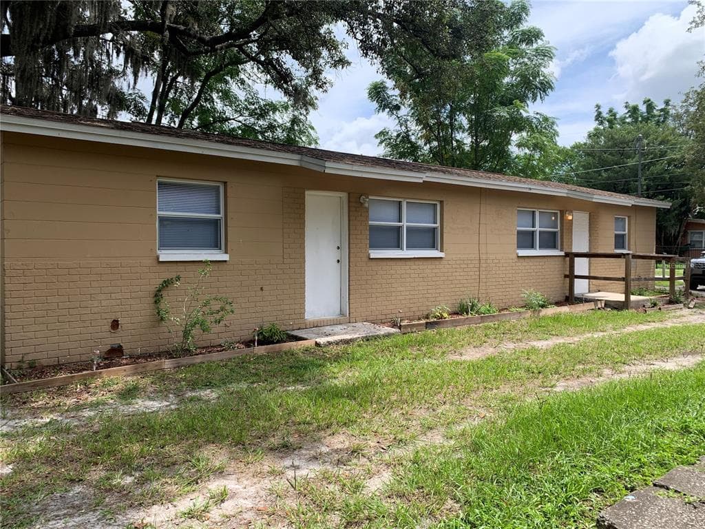10110 N LANTANA AVENUE TAMPA, FL 33612