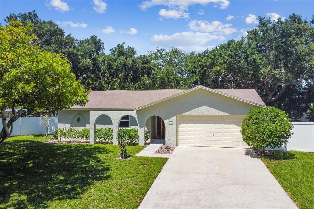8164 COACHLIGHT CIRCLE