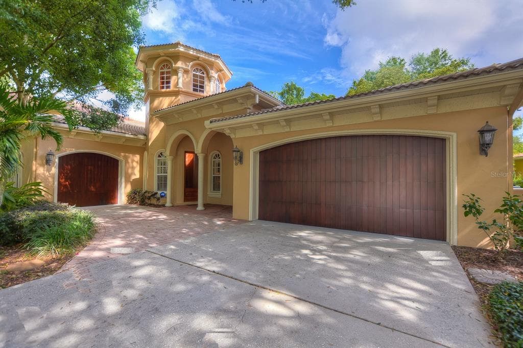 1909 FLORESTA VIEW DRIVE TAMPA, FL 33618