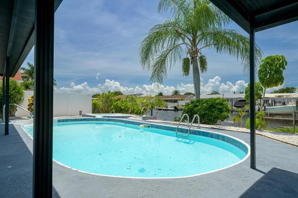 118 98TH AVENUE NE ST PETERSBURG, FL 33702