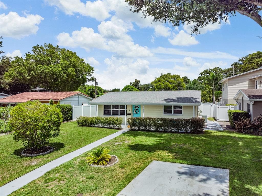 3613 KINGSTON STREET N ST PETERSBURG, FL 33713