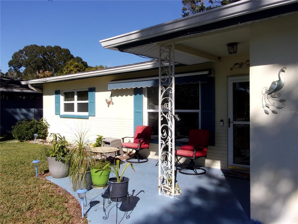 1712 SUFFOLK DRIVE