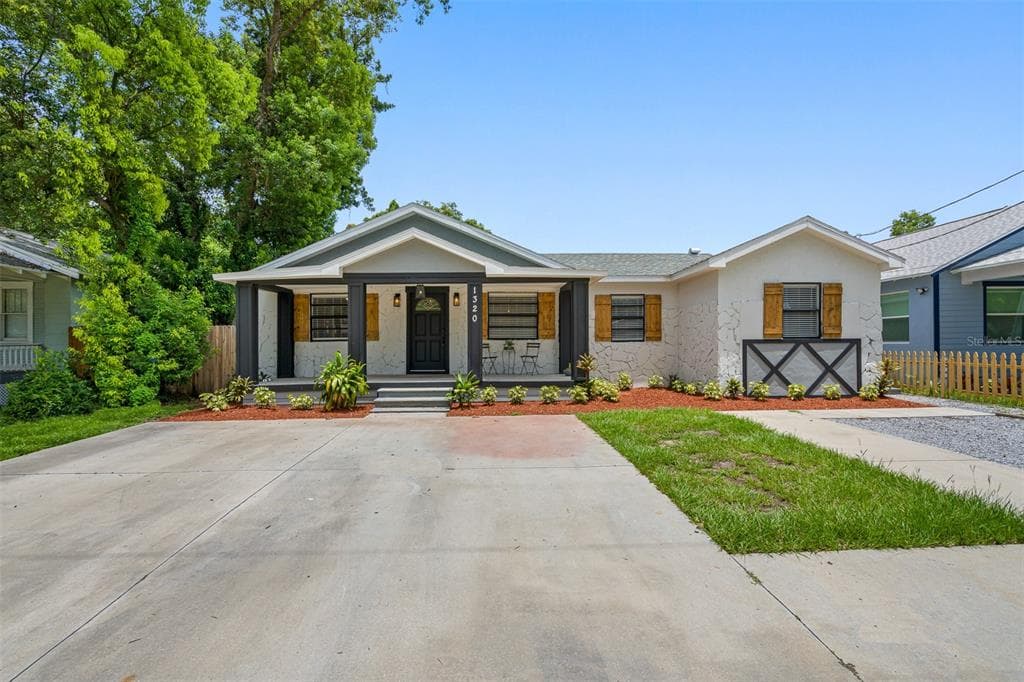 1320 E GIDDENS AVENUE TAMPA, FL 33603