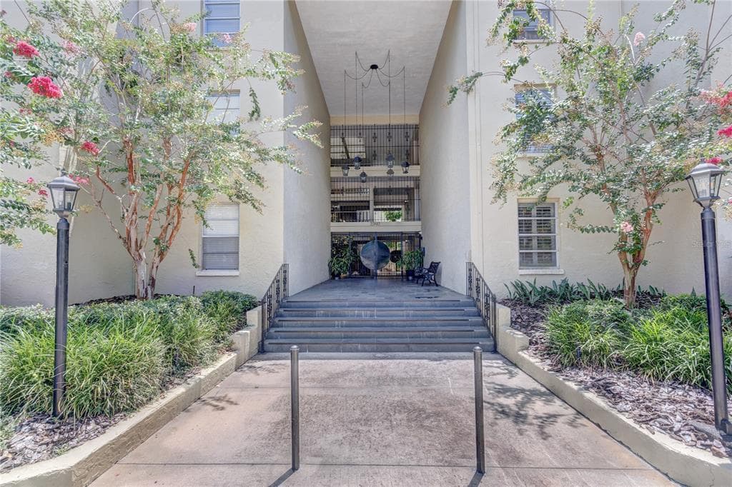 2302 S MANHATTAN AVENUE UNIT 213