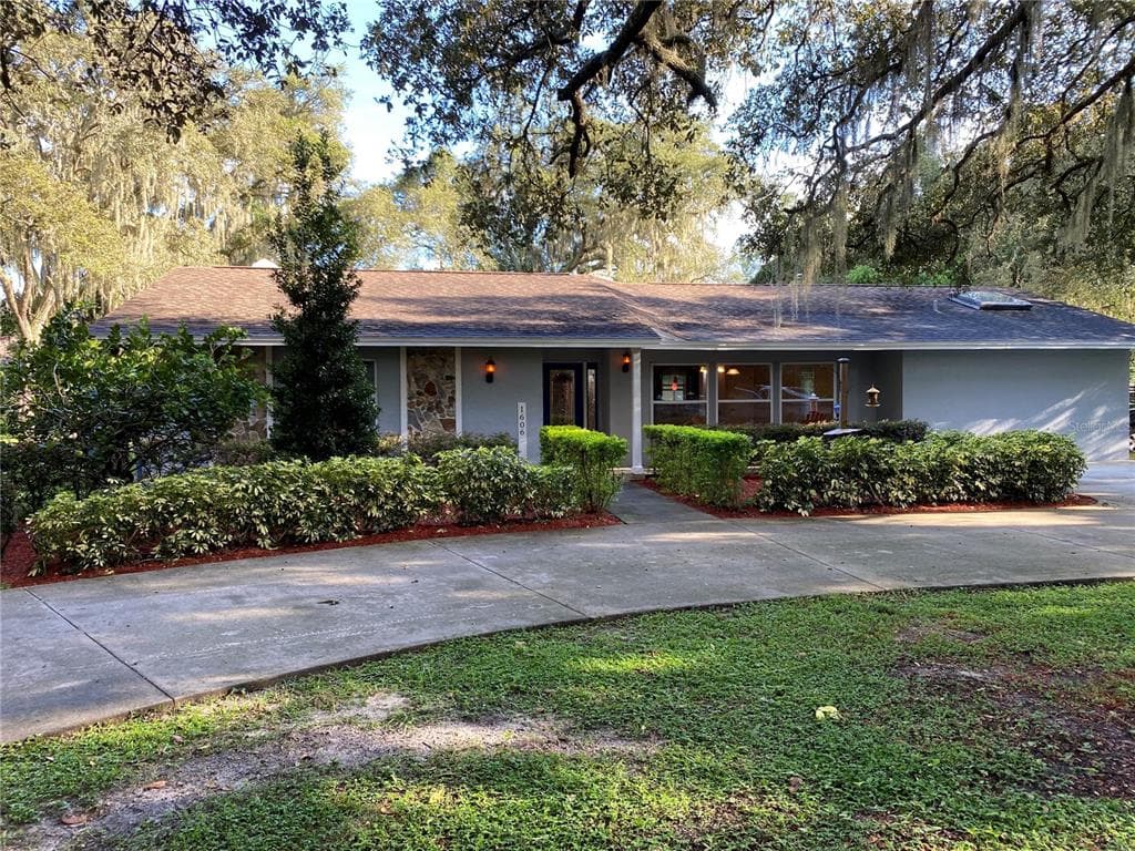 1606 S SAINT CLOUD AVENUE VALRICO, FL 33594