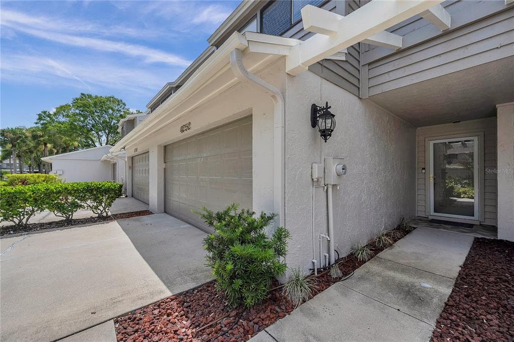 4252 GOLF CLUB LANE TAMPA, FL 33618