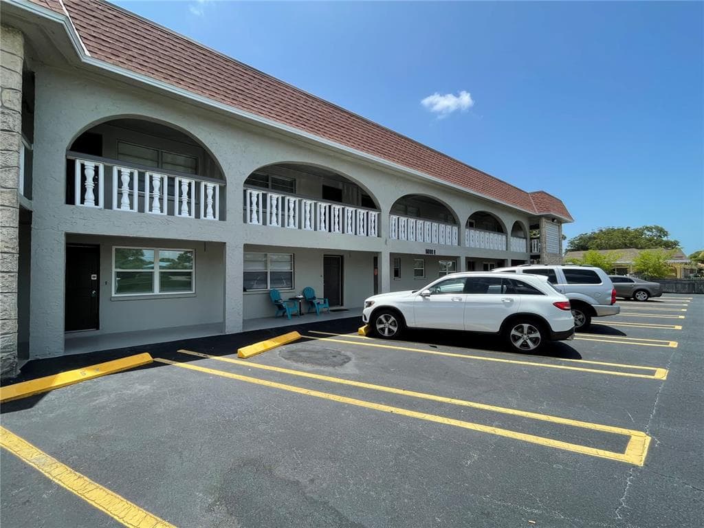 6080 22ND AVENUE N UNIT 6 ST PETERSBURG, FL 33710