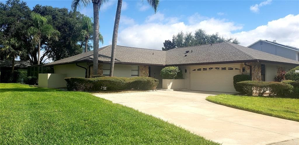 3204 BLUFFS DRIVE LARGO, FL 33770