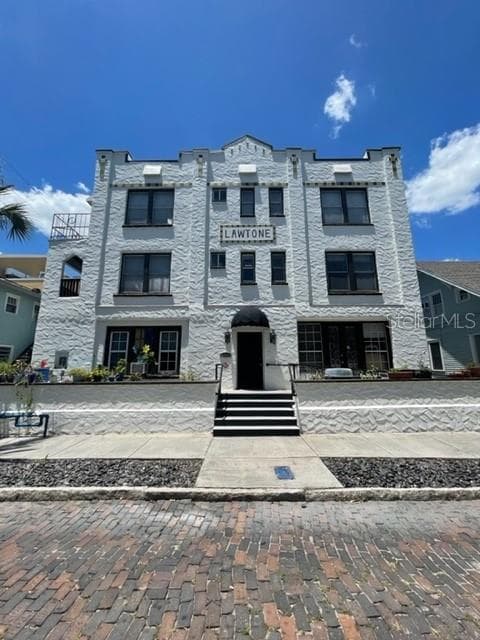 324 GROVE STREET N UNIT 201 ST PETERSBURG, FL 33701