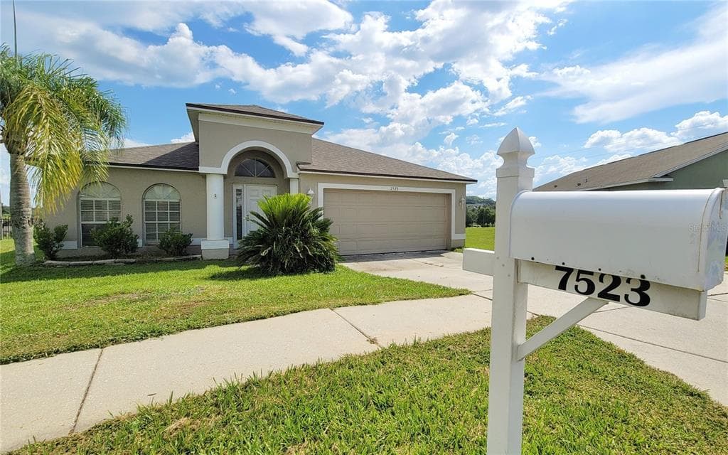 7523 MERCHANTVILLE CIRCLE ZEPHYRHILLS, FL 33540