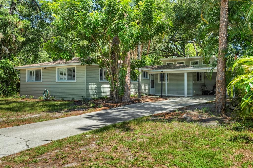 662 LEXINGTON STREET DUNEDIN, FL 34698