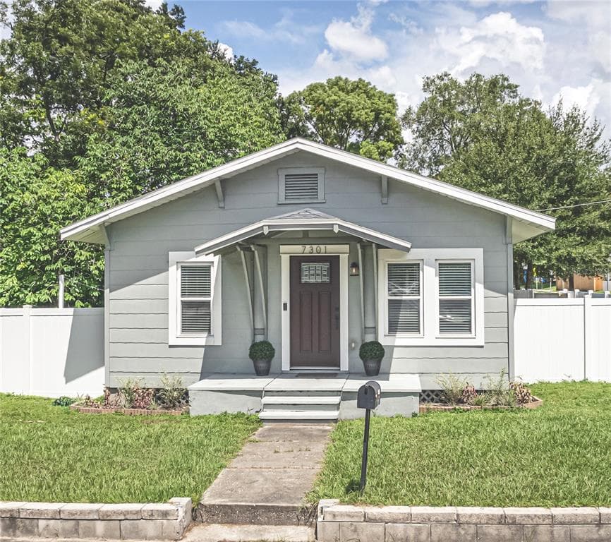 7301 N HUNTLEY AVENUE TAMPA, FL 33604