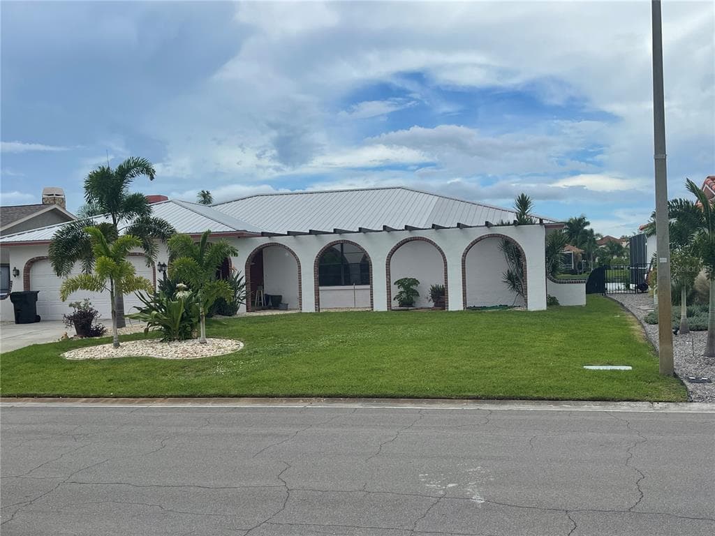 919 CHIPAWAY DRIVE