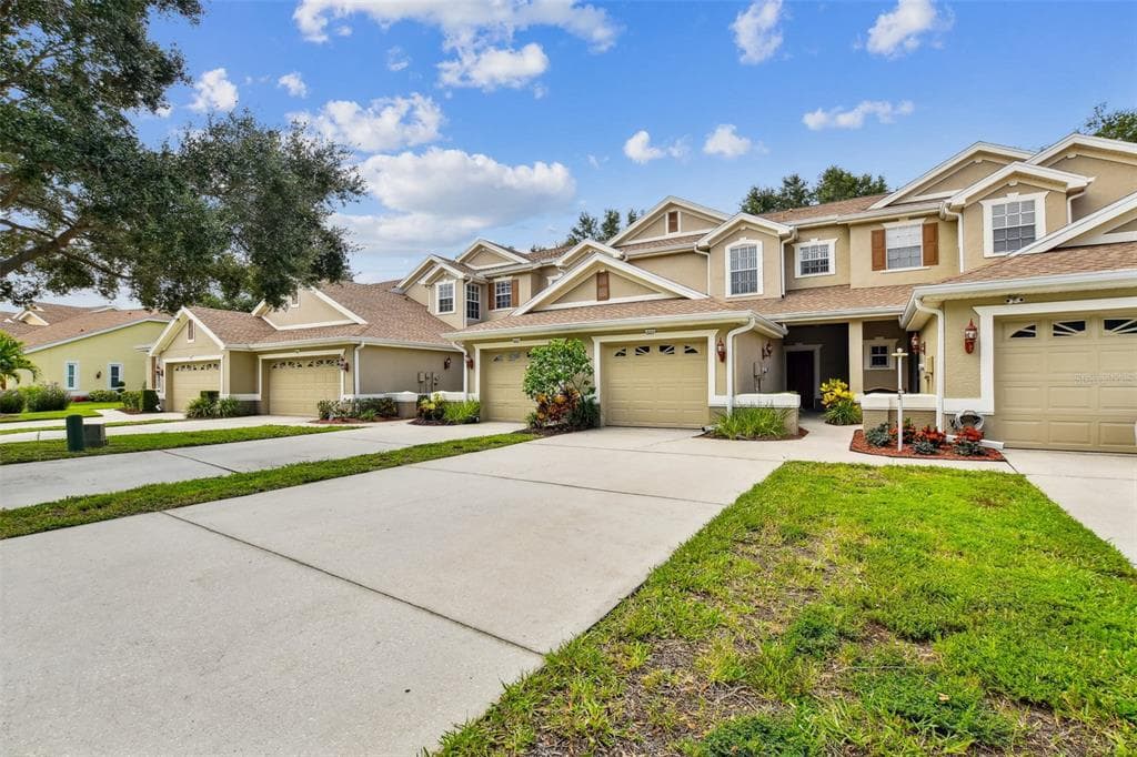 660 SPRING LAKE CIRCLE