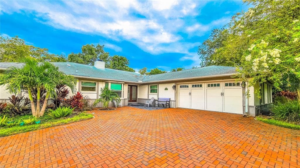 915 MAPLE RIDGE ROAD N PALM HARBOR, FL 34683