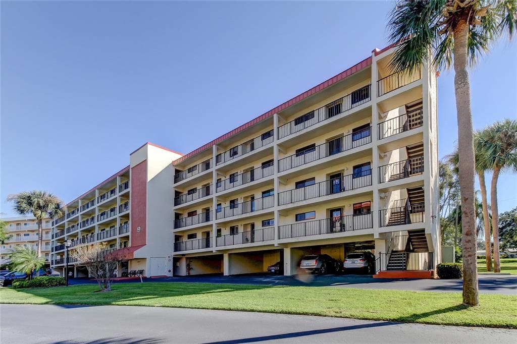9433 HARBOR GREENS WAY UNIT 406 SEMINOLE, FL 33776