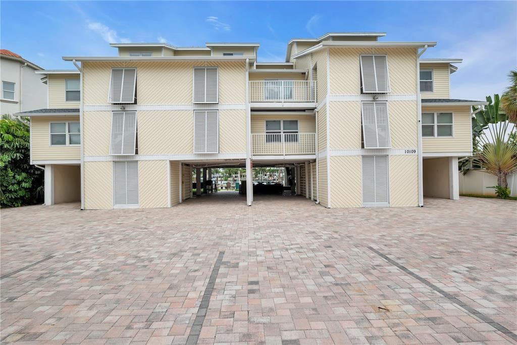 10109 GULF BOULEVARD UNIT 202 TREASURE ISLAND, FL 33706