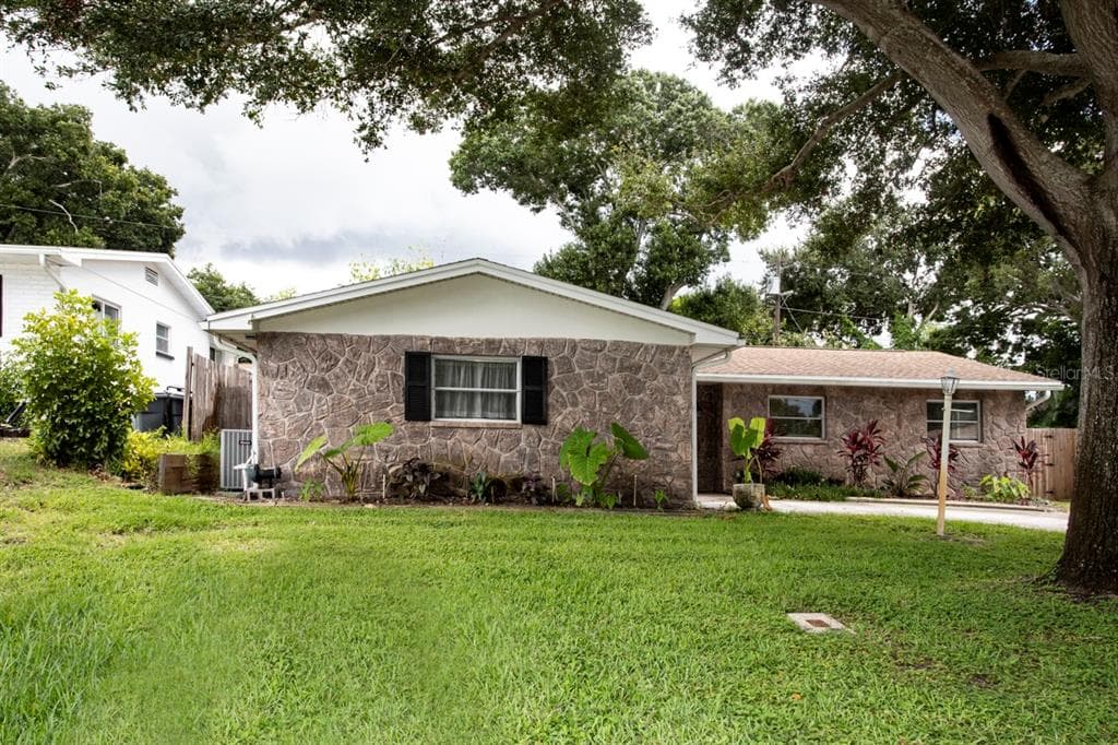 8253 137TH LANE SEMINOLE, FL 33776