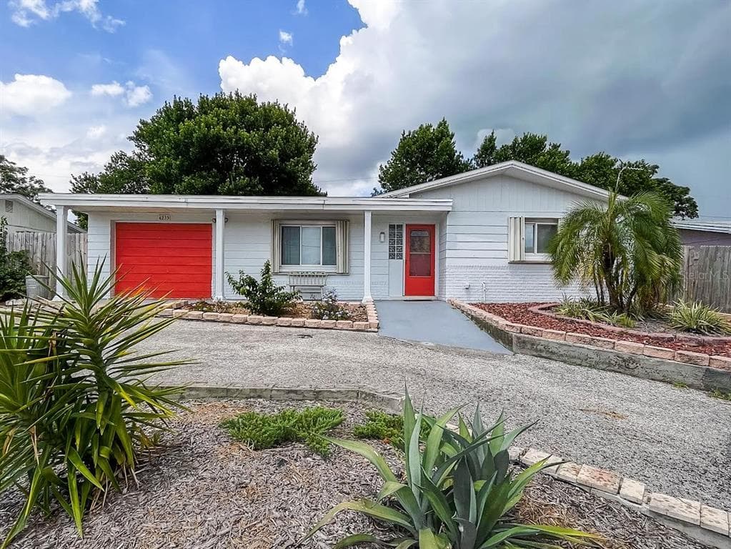 4235 MOOG ROAD HOLIDAY, FL 34691