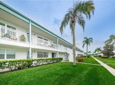 5227 81ST LANE N UNIT 4 ST PETERSBURG, FL 33709