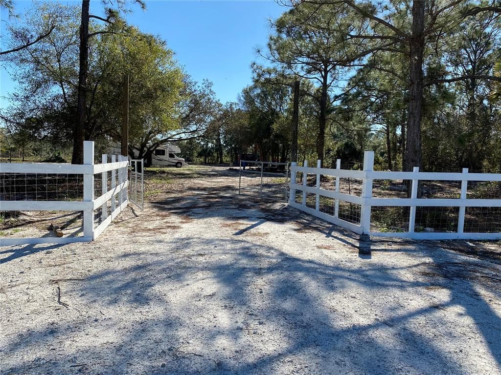 378 HUNTING CLUB AVENUE CLEWISTON, FL 33440